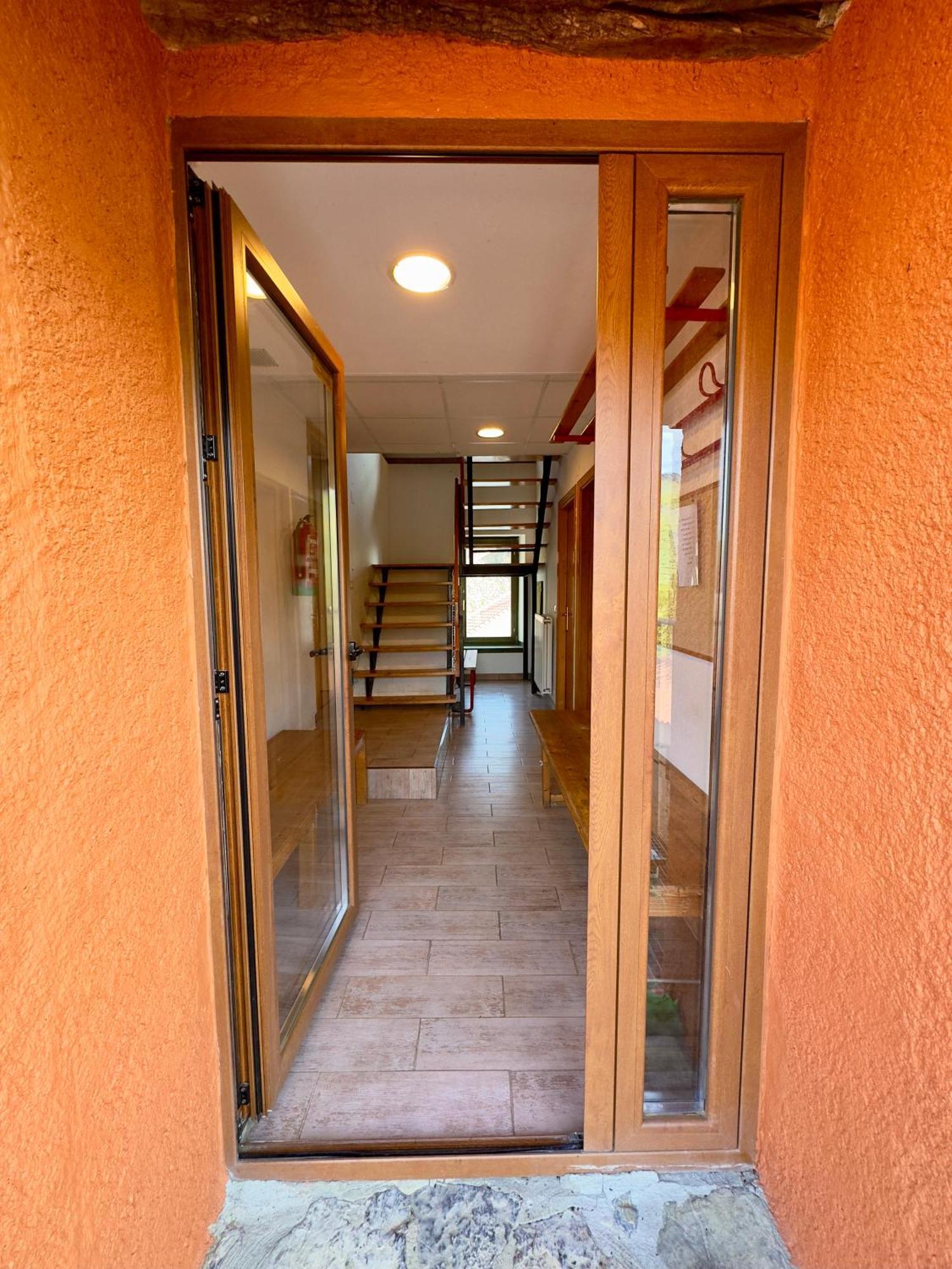 Albergue Valle De Arbas Cubillas de Arbas Bagian luar foto